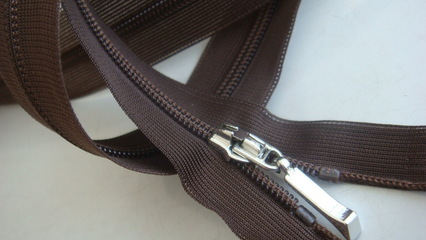 三力拉鏈 品質(zhì)鑄就品牌，匠心連通世界